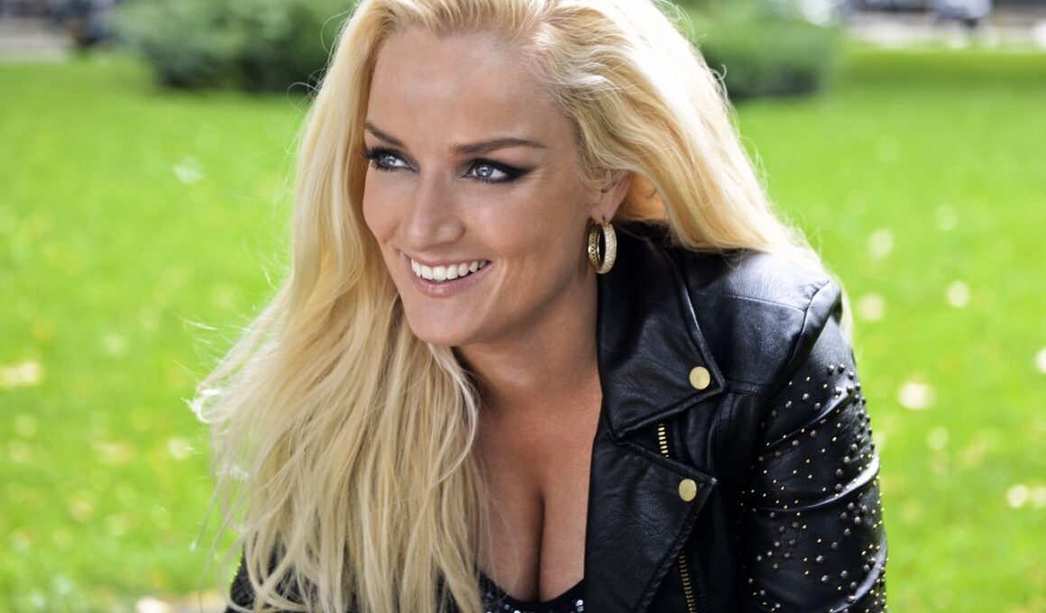 Samantha Steenwijk